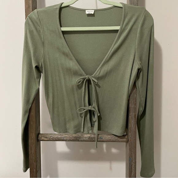 Aritzia tie front sage green shirt size Medium - Picture 1 of 4